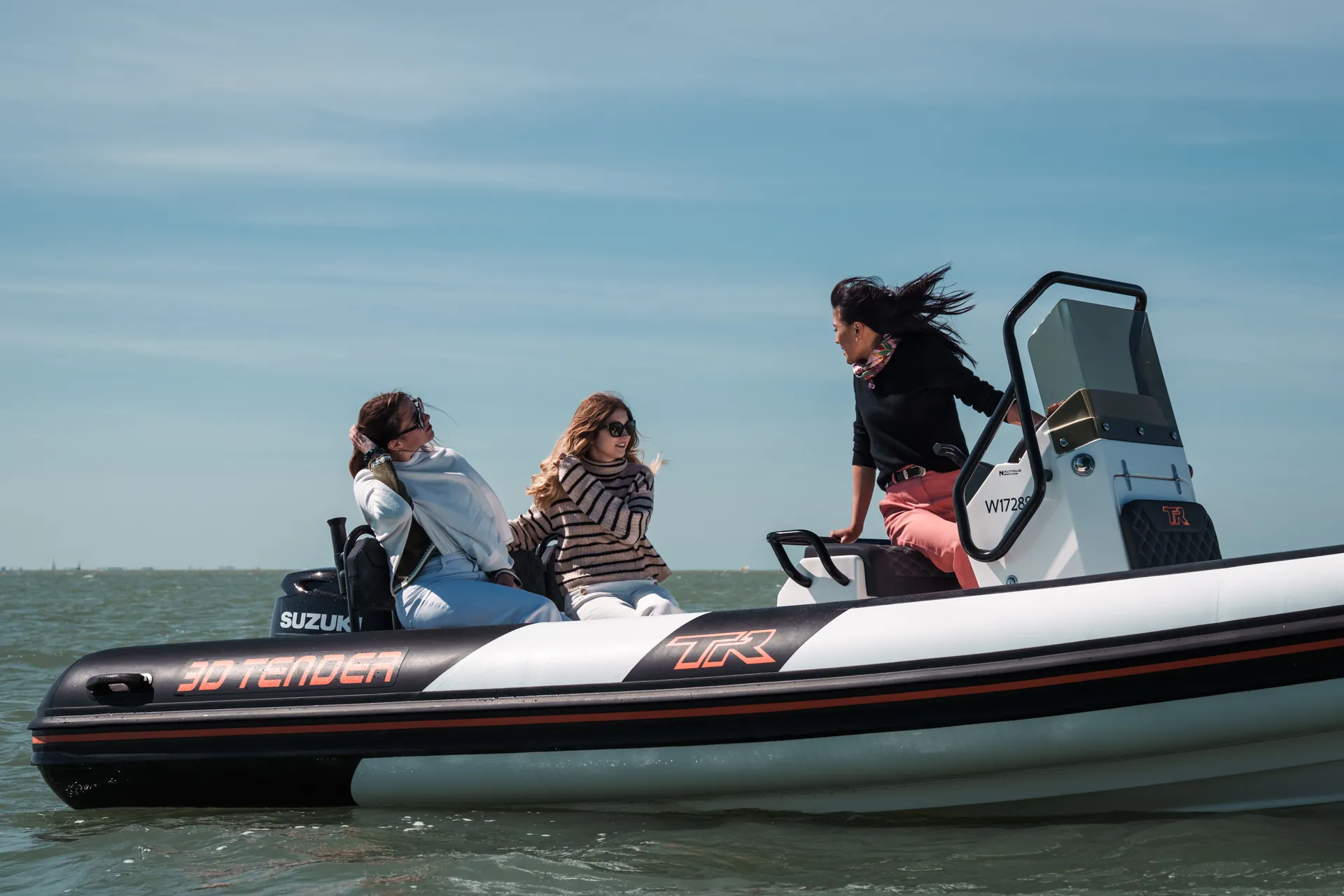 Balade en mer à bord d'un semi-rigide TR6 près de La Rochelle