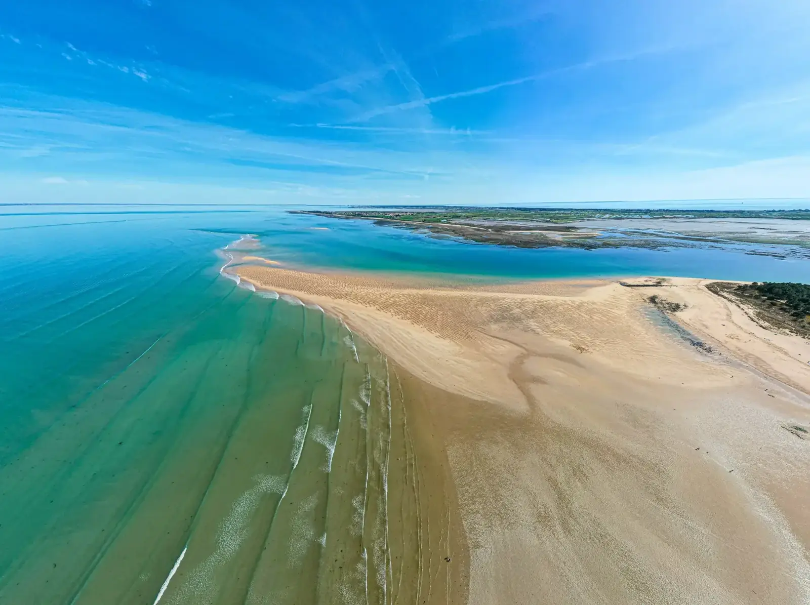 Le banc du Bûcheron découvert à marée basse, eau turquoise