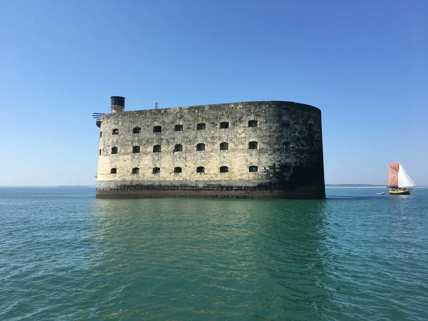 Fort Boyard vu depuis un bateau