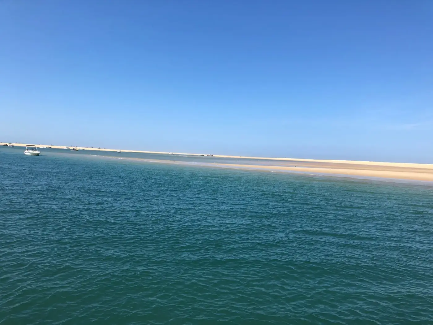 Un semi-rigide devant l'île de Ré