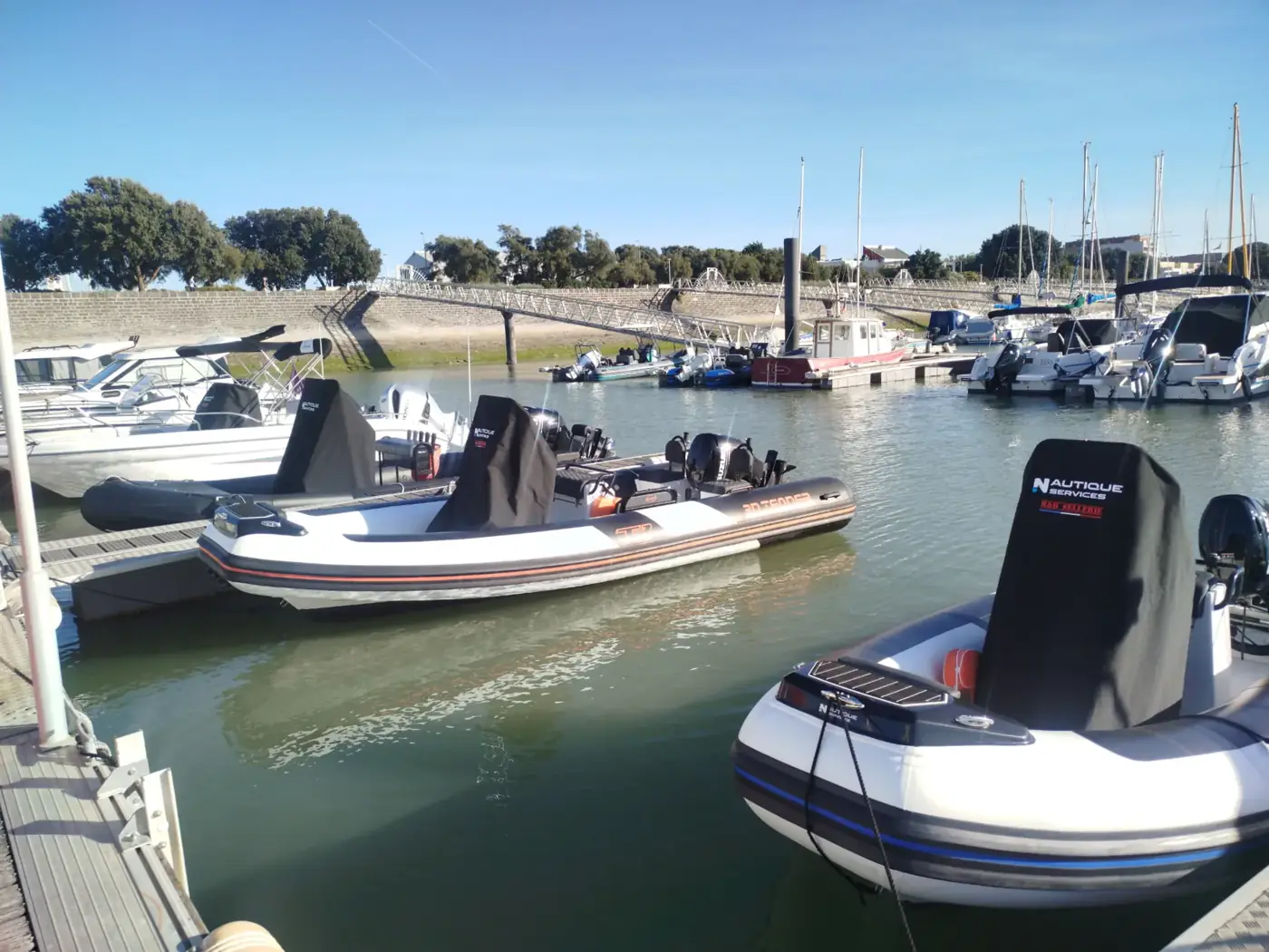Le TR54 amarré au ponton 30