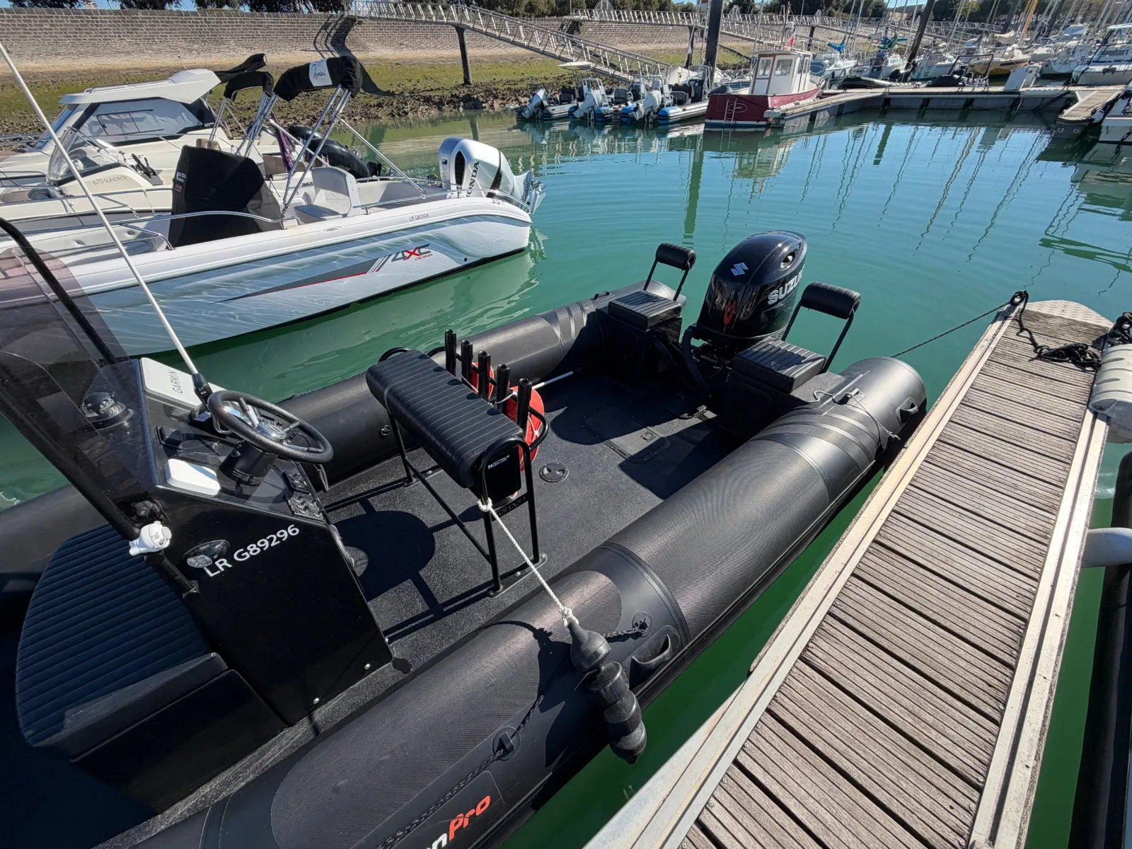 Le cockpit du Tarpon DV65 vu depuis la console