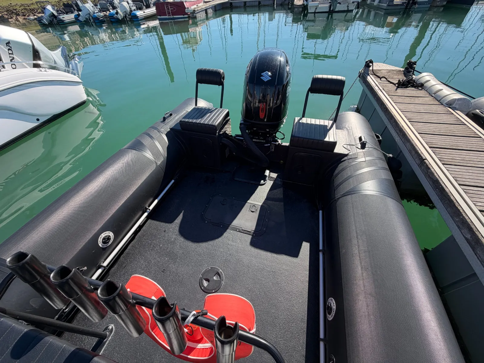 Le vivier intégré au pont du Tarpon DV65